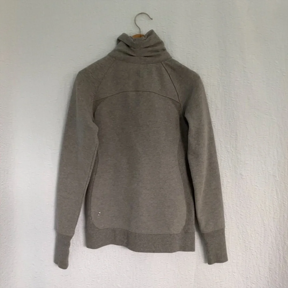 Lululemon Asymmetrical Gray Zip-Up Scuba Jacket - Picture 4 of 11
